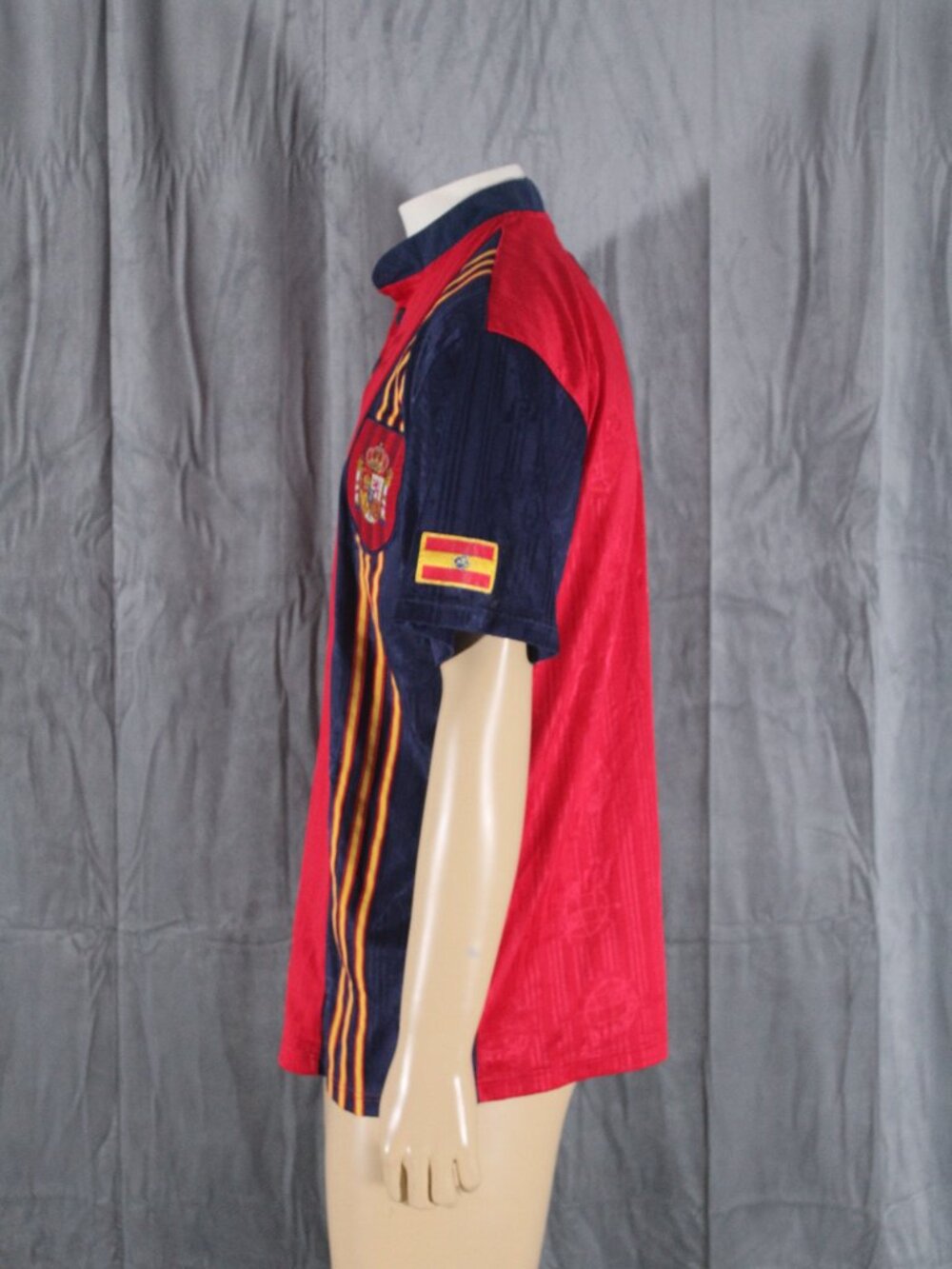 Team Spain Soccer Jersey - 1996 Home Jersey by Adidas - Men's Large - Picture 4 of 10
